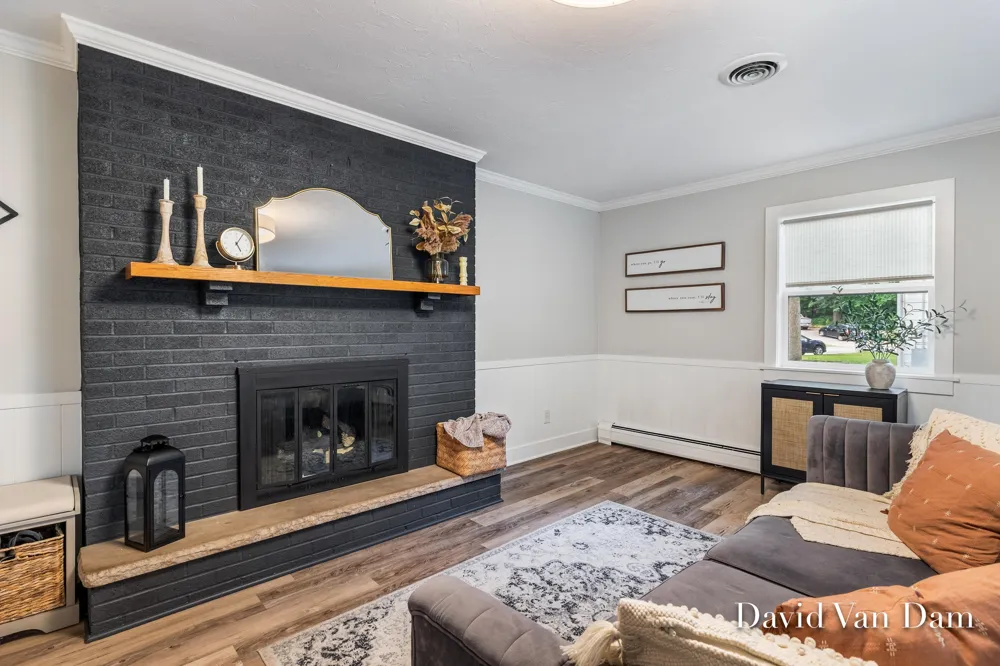 4930 Poinsettia Avenue SE Kentwood City, MI 49508