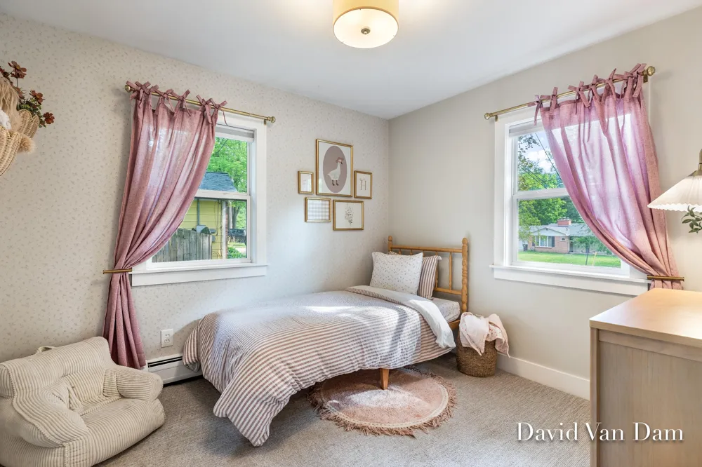 4930 Poinsettia Avenue SE Kentwood City, MI 49508