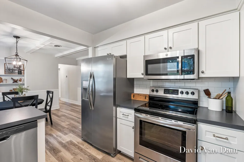 4930 Poinsettia Avenue SE Kentwood City, MI 49508