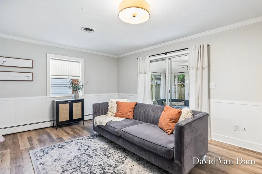 4930 Poinsettia Avenue SE Kentwood City, MI 49508
