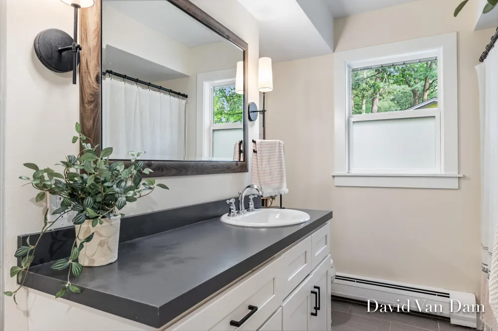 4930 Poinsettia Avenue SE Kentwood City, MI 49508