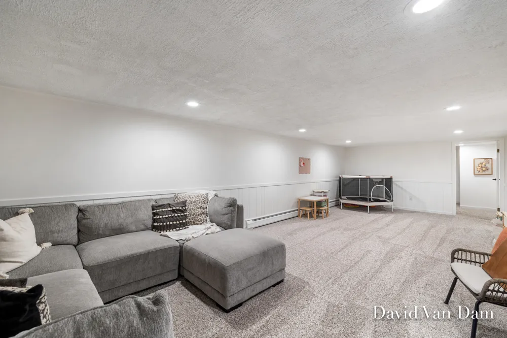 4930 Poinsettia Avenue SE Kentwood City, MI 49508