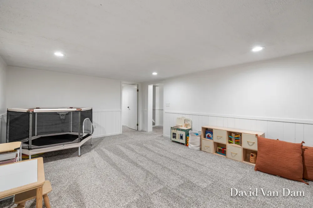 4930 Poinsettia Avenue SE Kentwood City, MI 49508