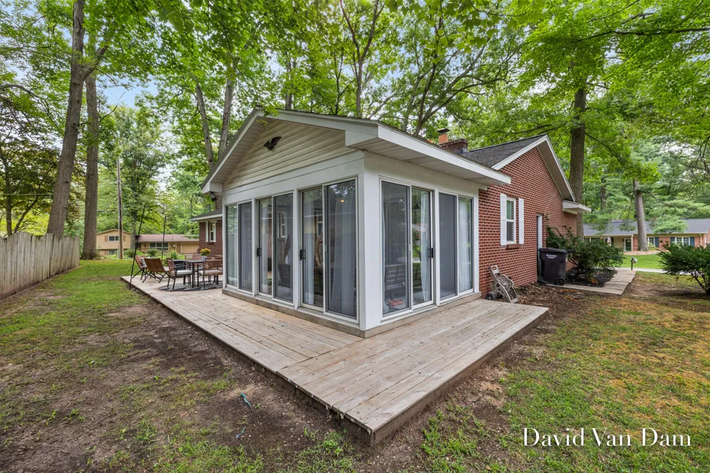 4930 Poinsettia Avenue SE Kentwood City, MI 49508
