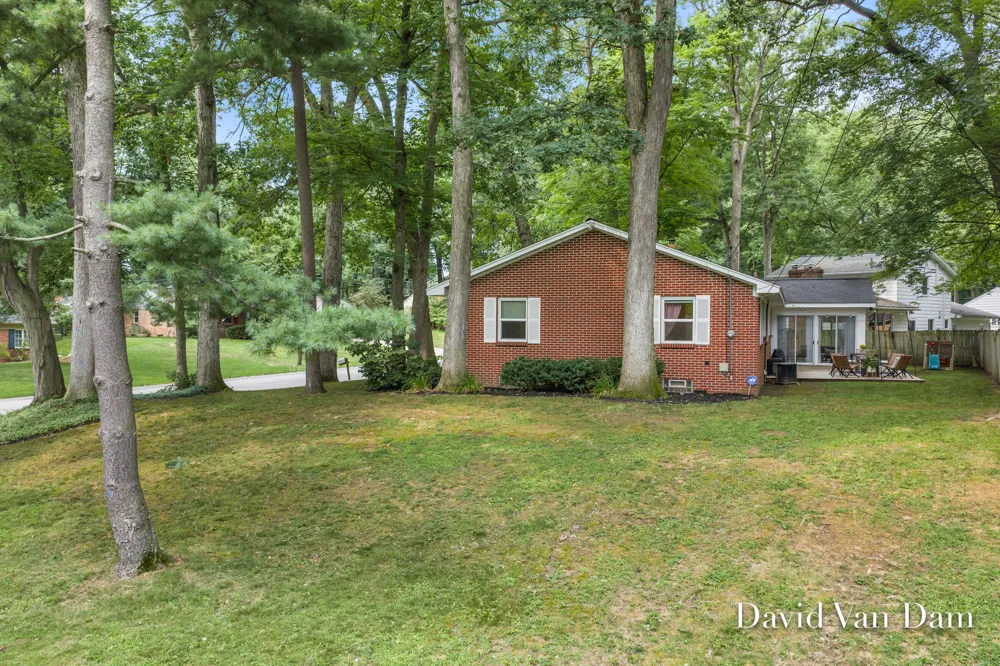 4930 Poinsettia Avenue SE Kentwood City, MI 49508