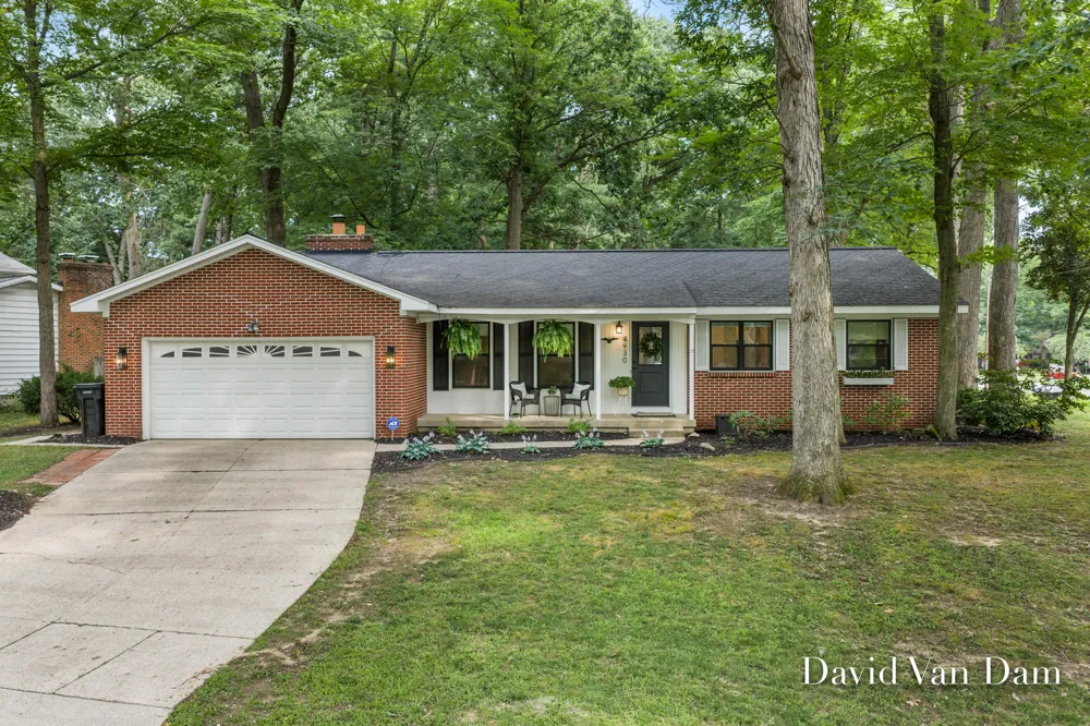4930 Poinsettia Avenue SE Kentwood City, MI 49508