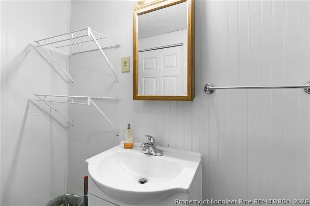 16401 Lakeshore Drive Wagram, NC 28396