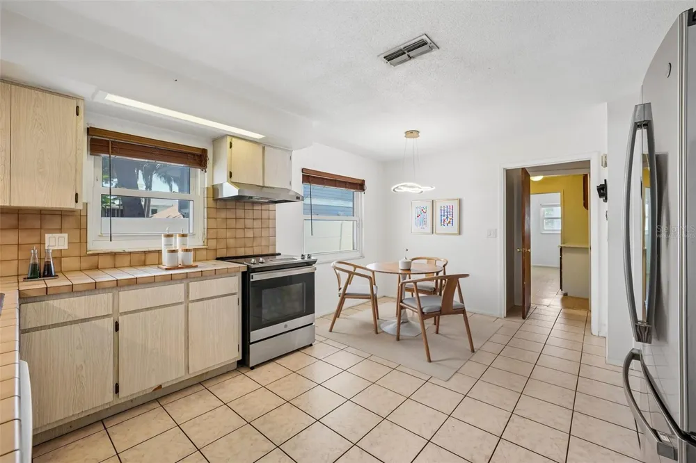 144 8TH AVENUE St Petersburg, FL 33701