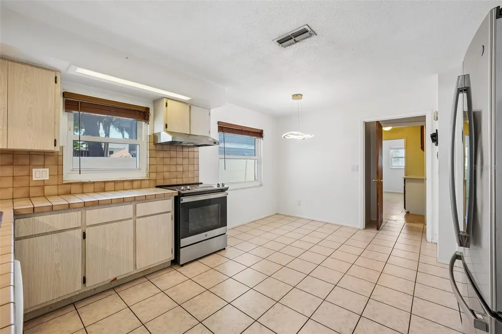 144 8TH AVENUE St Petersburg, FL 33701