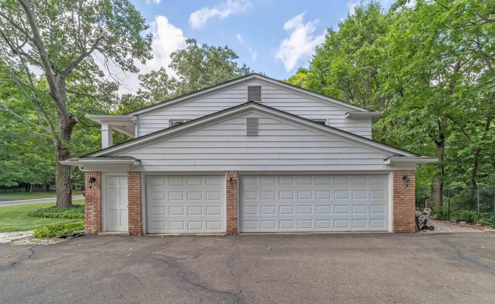 34150 Hunters Row Farmington Hills, MI 48331