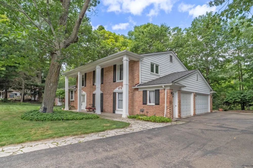 34150 Hunters Row Farmington Hills, MI 48331
