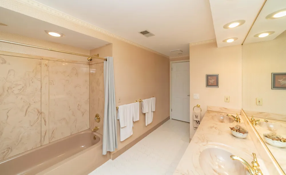 34150 Hunters Row Farmington Hills, MI 48331