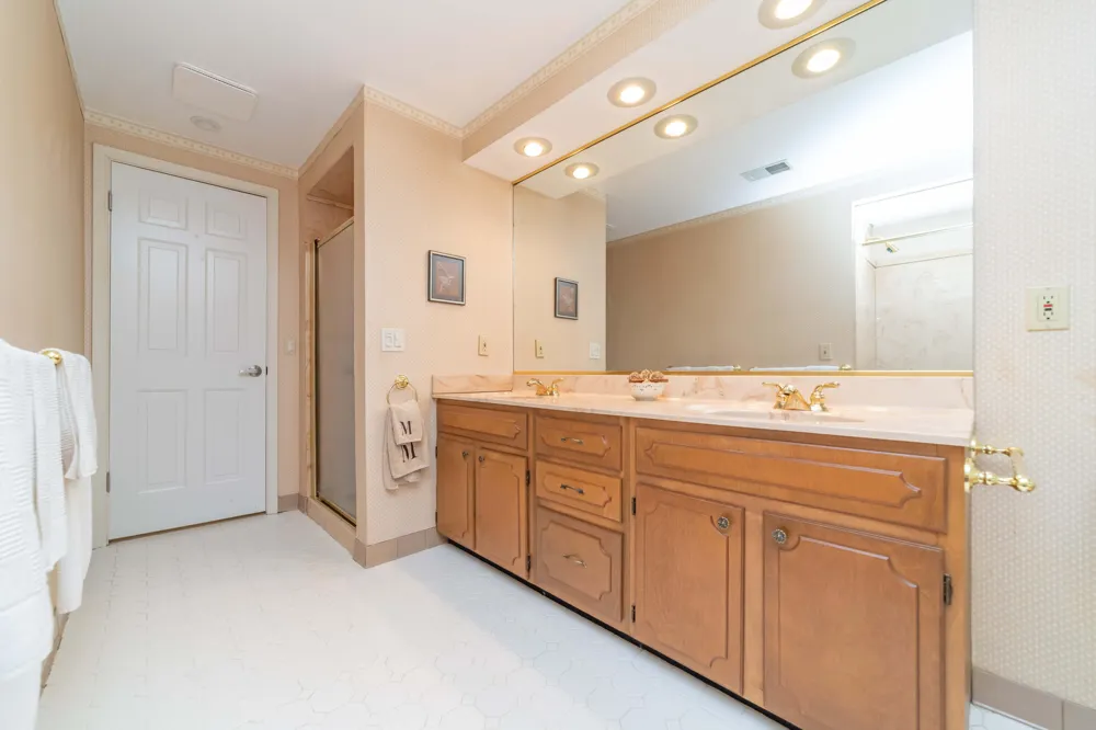 34150 Hunters Row Farmington Hills, MI 48331