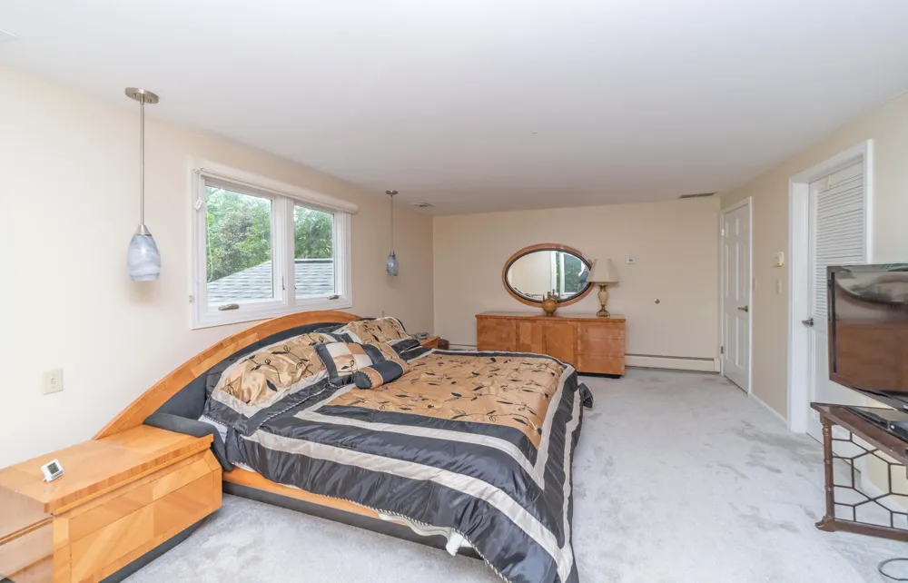 34150 Hunters Row Farmington Hills, MI 48331