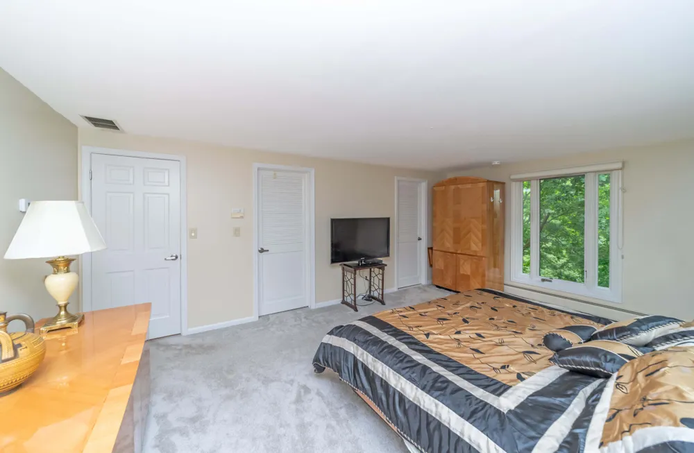 34150 Hunters Row Farmington Hills, MI 48331