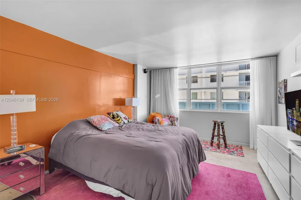 6917 Collins Ave #404 Miami Beach, FL 33141