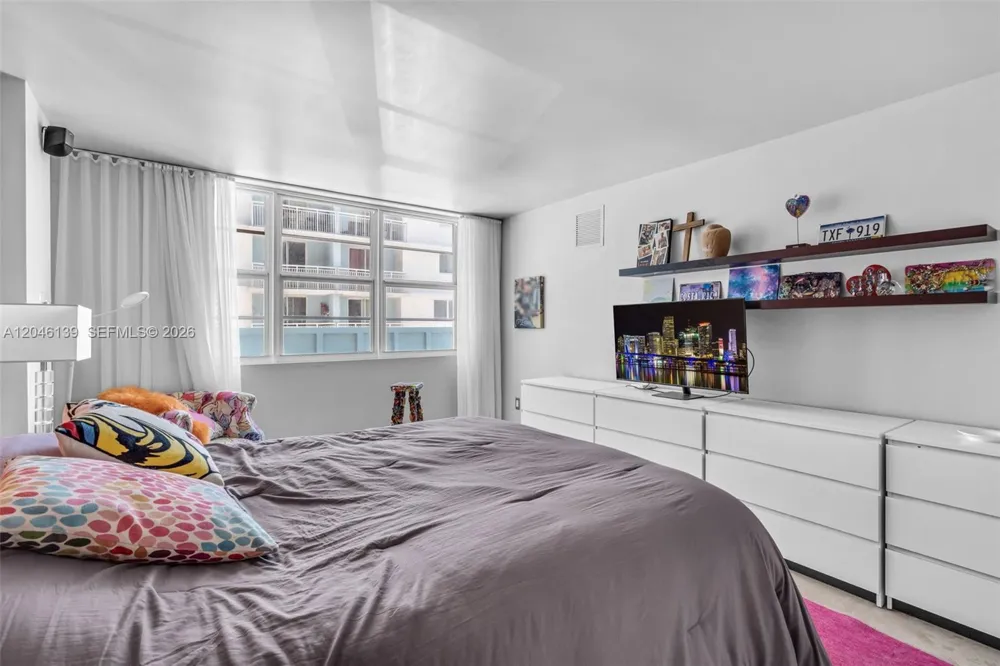 6917 Collins Ave #404 Miami Beach, FL 33141