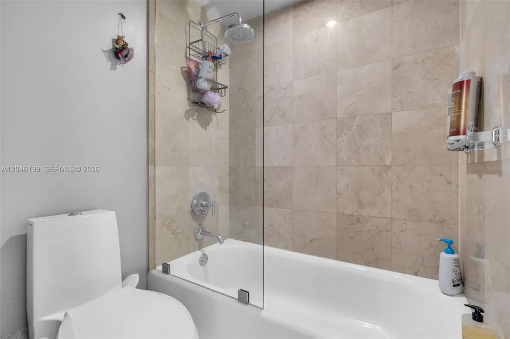 6917 Collins Ave #404 Miami Beach, FL 33141