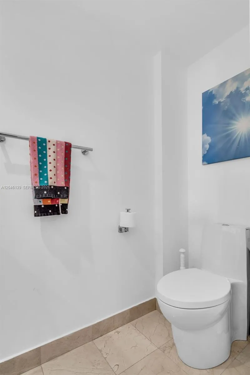 6917 Collins Ave #404 Miami Beach, FL 33141