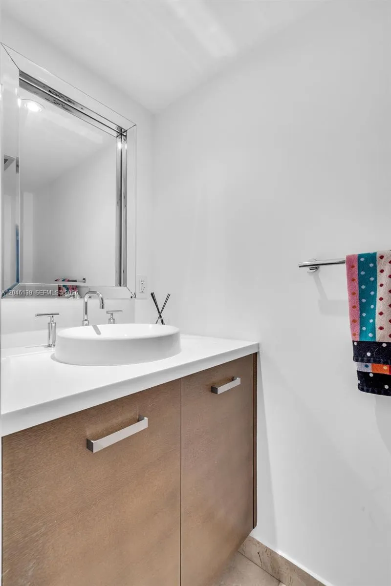 6917 Collins Ave #404 Miami Beach, FL 33141