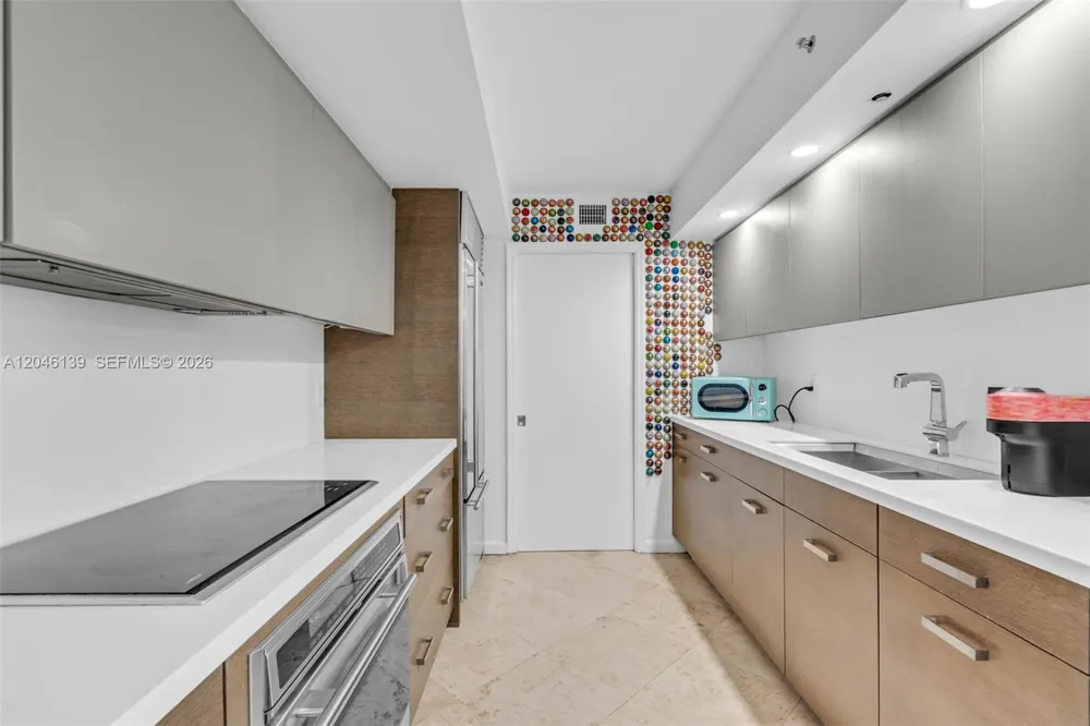 6917 Collins Ave #404 Miami Beach, FL 33141