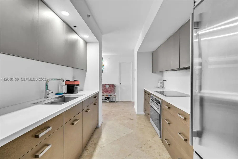6917 Collins Ave #404 Miami Beach, FL 33141