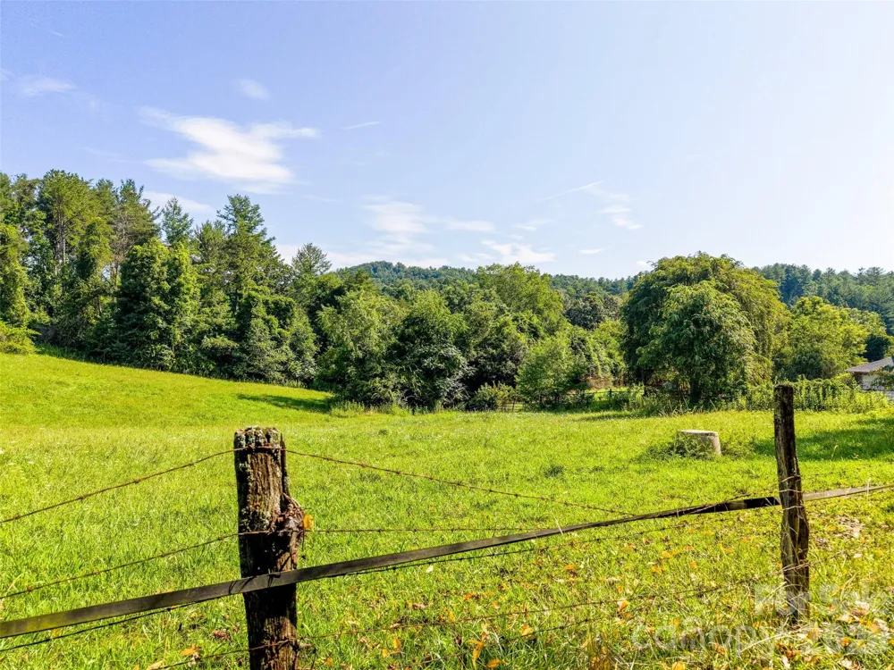 99999 Farm Hills Lane Fletcher, NC 28732