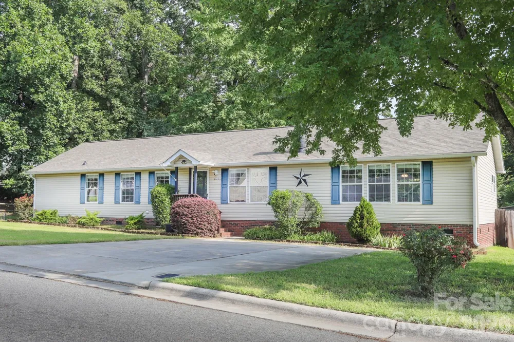2171 Brantley Creek Drive Kannapolis, NC 28083