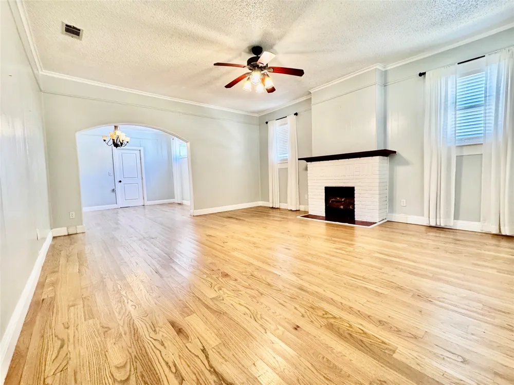 1912 Hurley Avenue Fort Worth, TX 76110