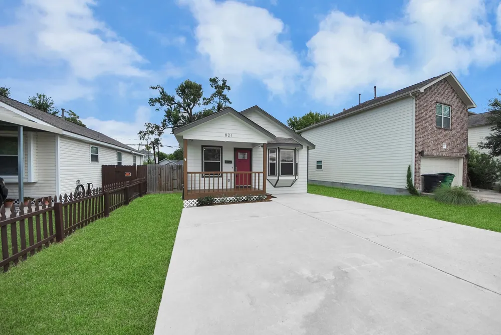 821 E 36th Street Houston, TX 77022