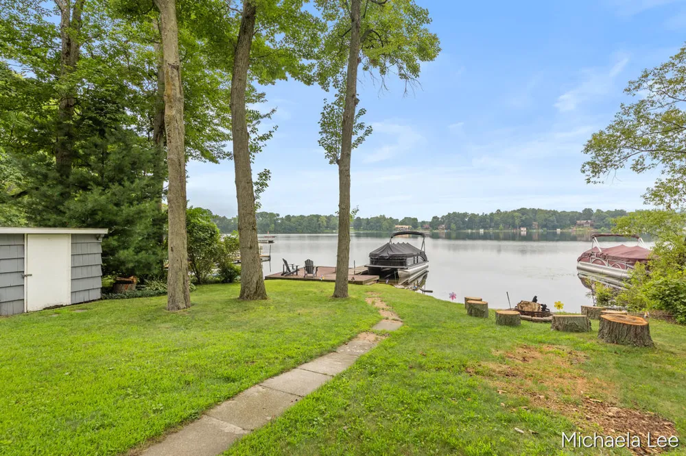 46514 Meadow Lane Lawrence, MI 49064