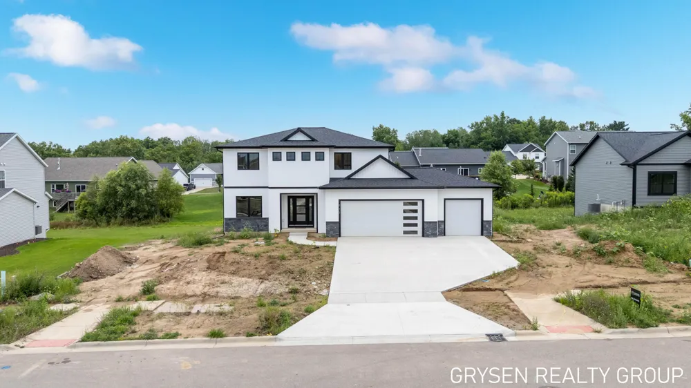 1839 Stratford Lane NW Walker City, MI 49534