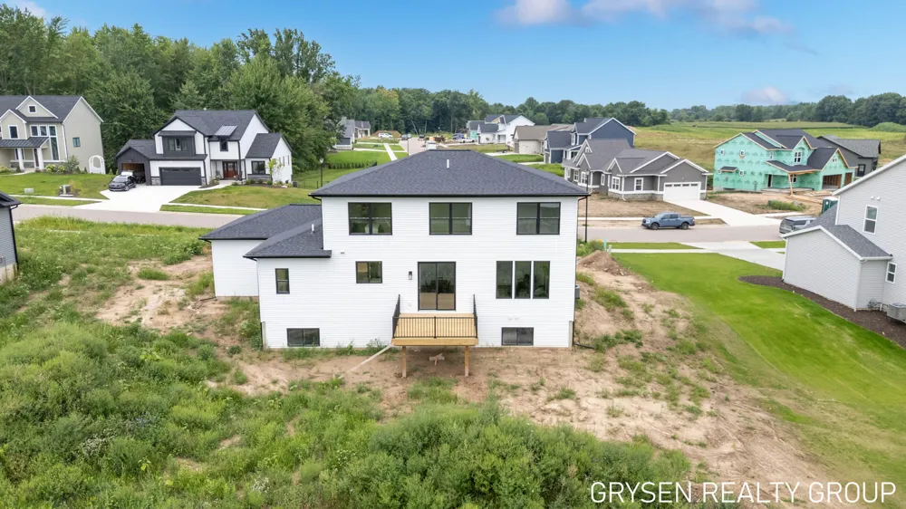 1839 Stratford Lane NW Walker City, MI 49534