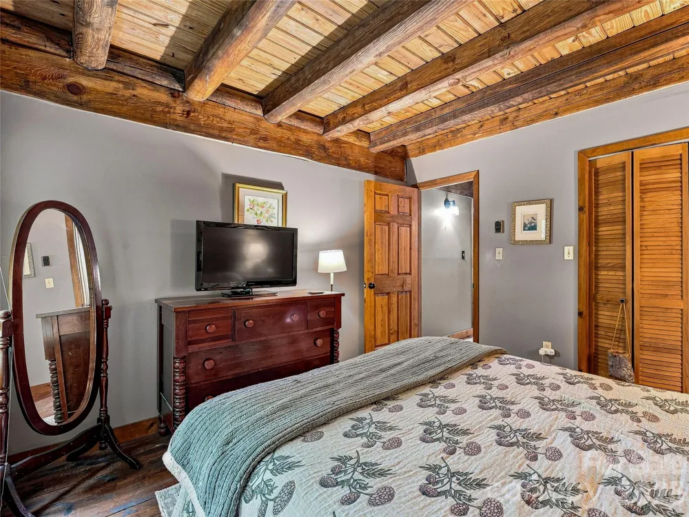 267 Trillium Lane Burnsville, NC 28714