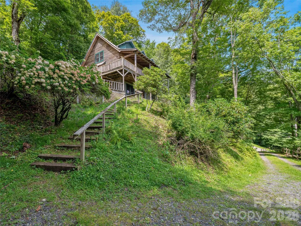267 Trillium Lane Burnsville, NC 28714