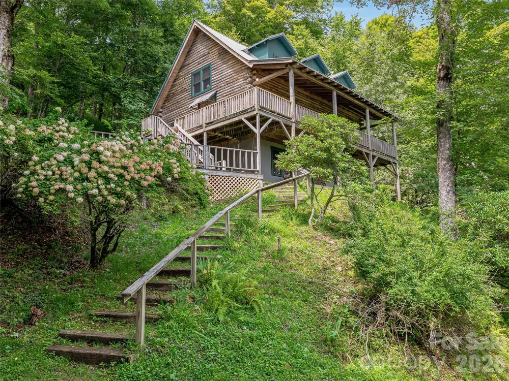 267 Trillium Lane Burnsville, NC 28714