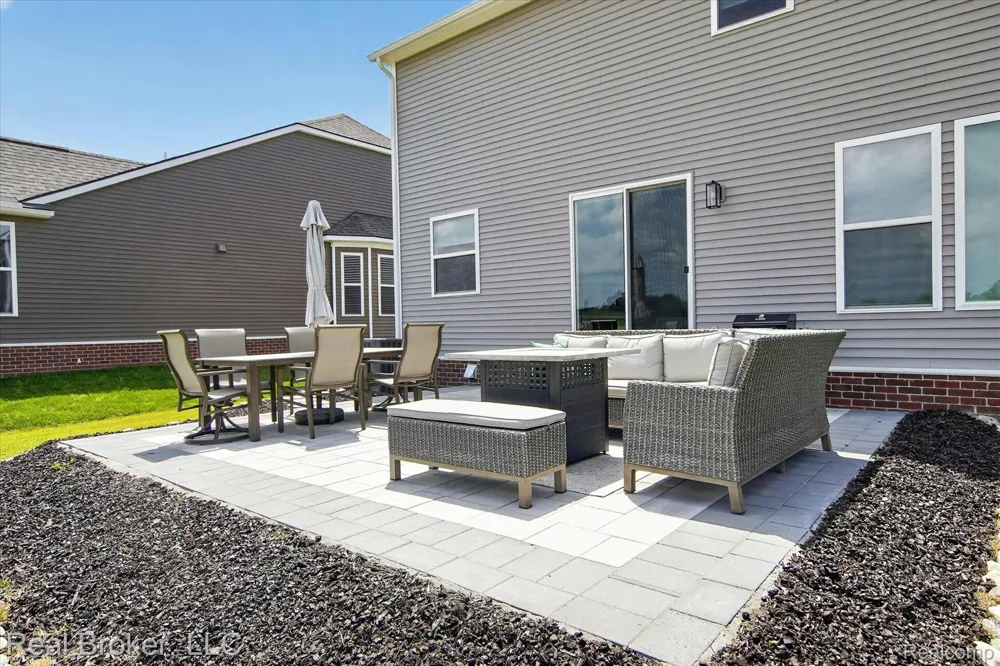 2344 Provencal Drive Commerce Charter Township, MI 48382