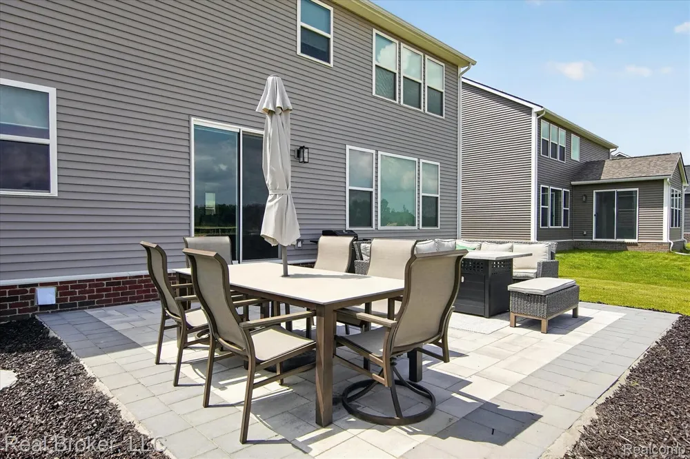 2344 Provencal Drive Commerce Charter Township, MI 48382