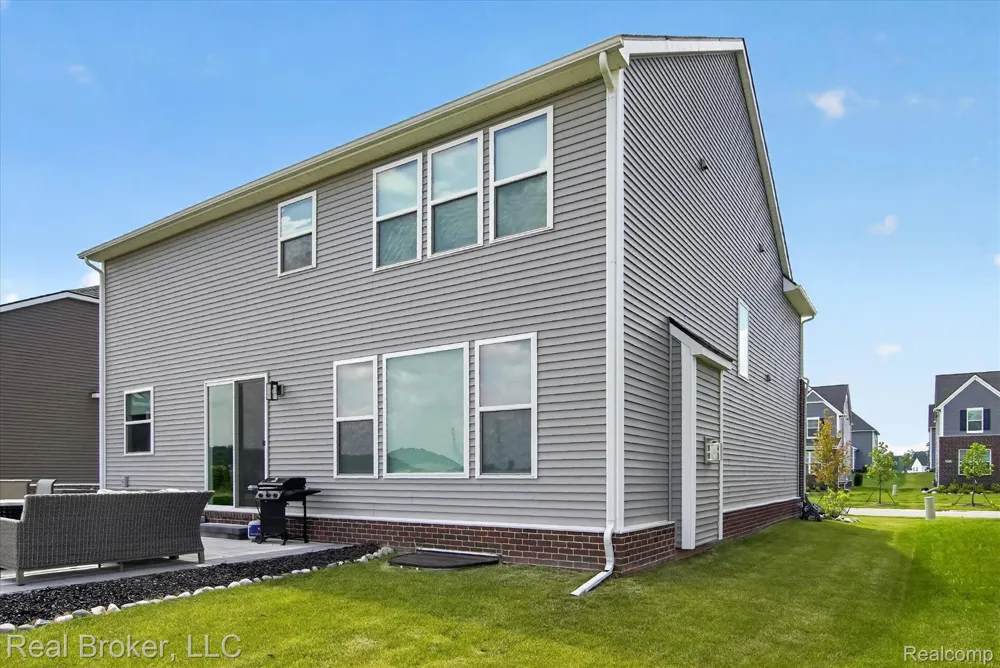 2344 Provencal Drive Commerce Charter Township, MI 48382