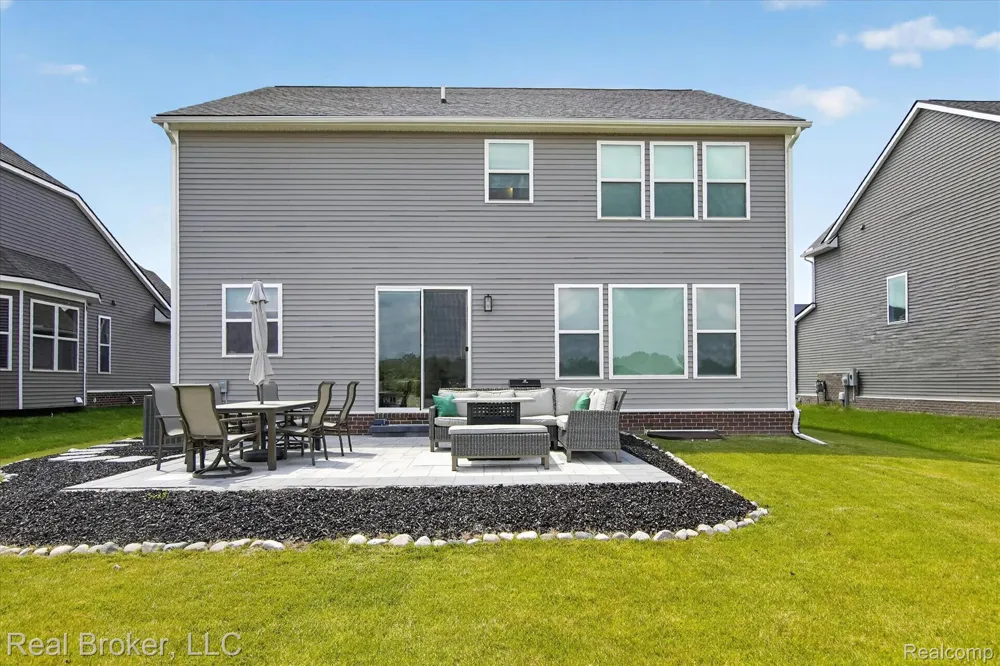 2344 Provencal Drive Commerce Charter Township, MI 48382