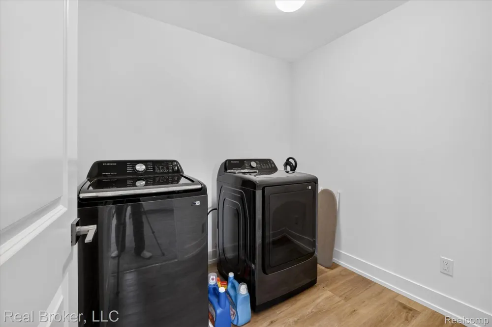 2344 Provencal Drive Commerce Charter Township, MI 48382