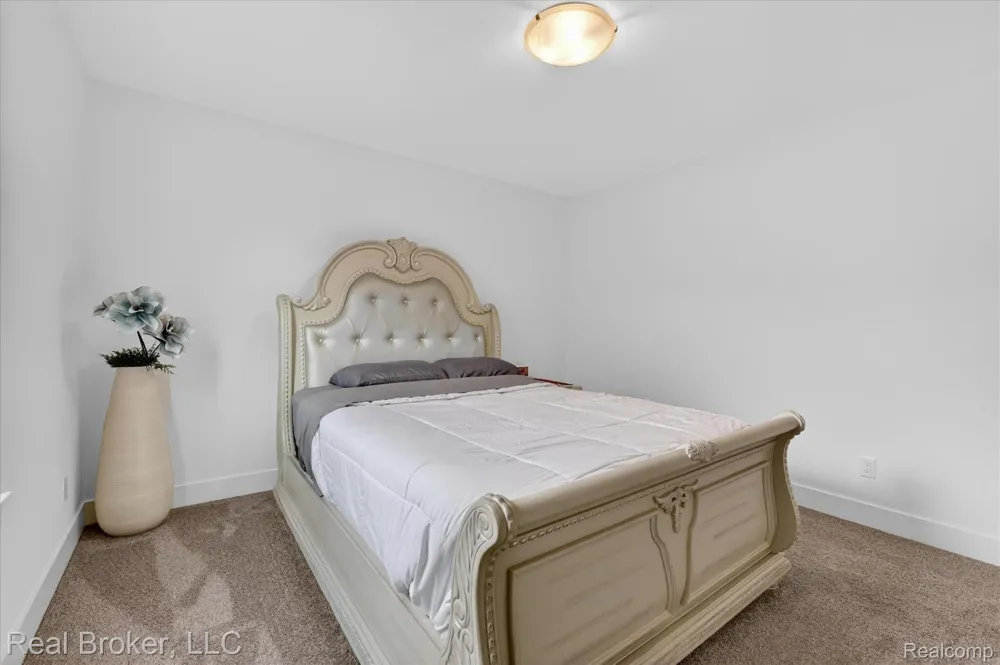 2344 Provencal Drive Commerce Charter Township, MI 48382