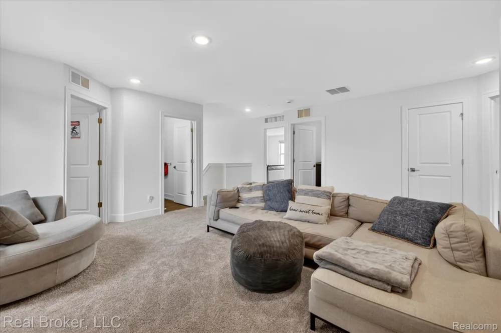 2344 Provencal Drive Commerce Charter Township, MI 48382