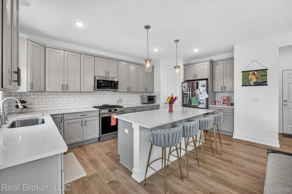 2344 Provencal Drive Commerce Charter Township, MI 48382