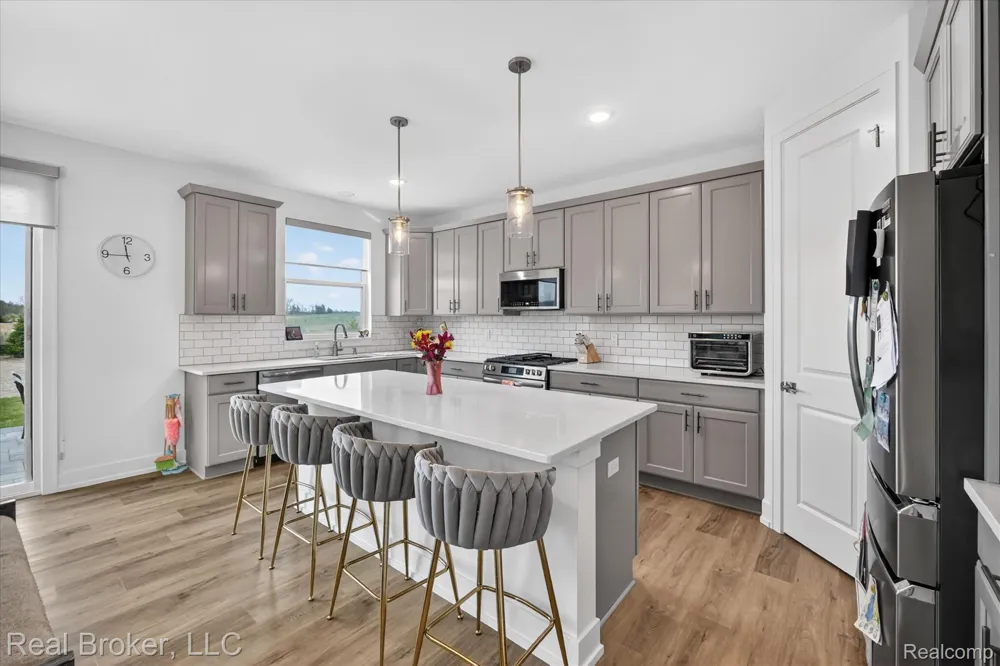 2344 Provencal Drive Commerce Charter Township, MI 48382