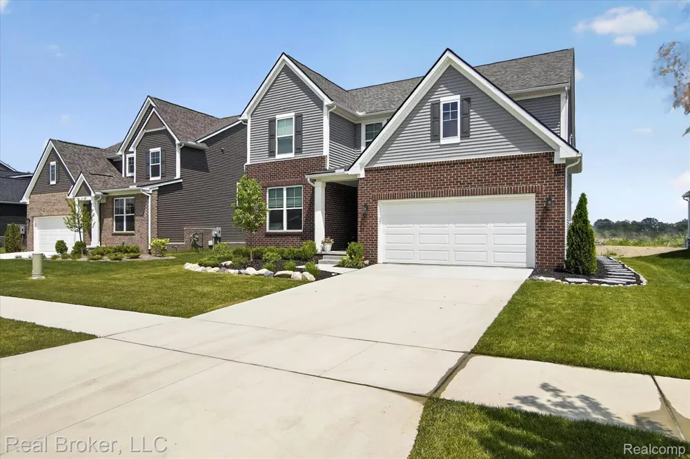 2344 Provencal Drive Commerce Charter Township, MI 48382
