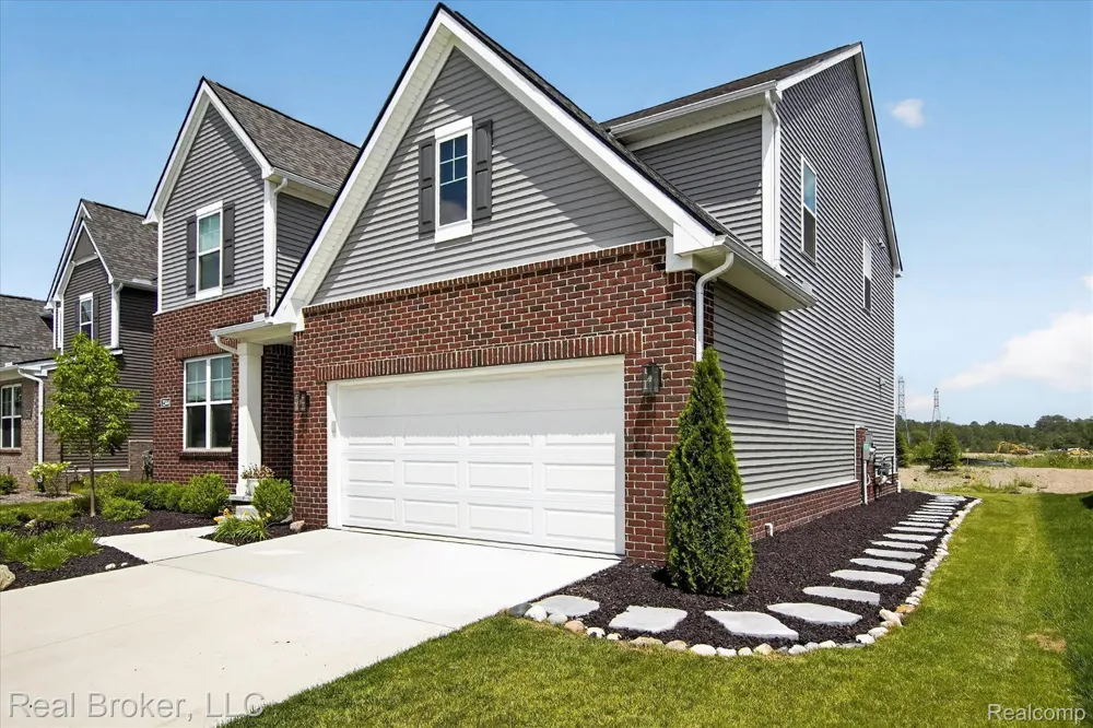 2344 Provencal Drive Commerce Charter Township, MI 48382