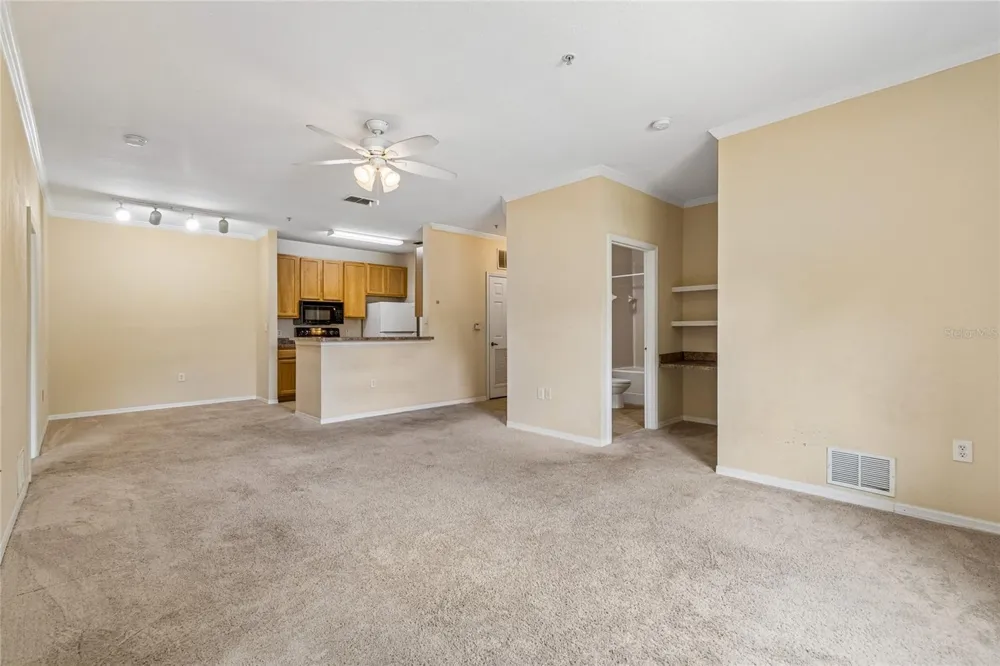 10203 COURTNEY PALMS BOULEVARD #103 Tampa, FL 33619