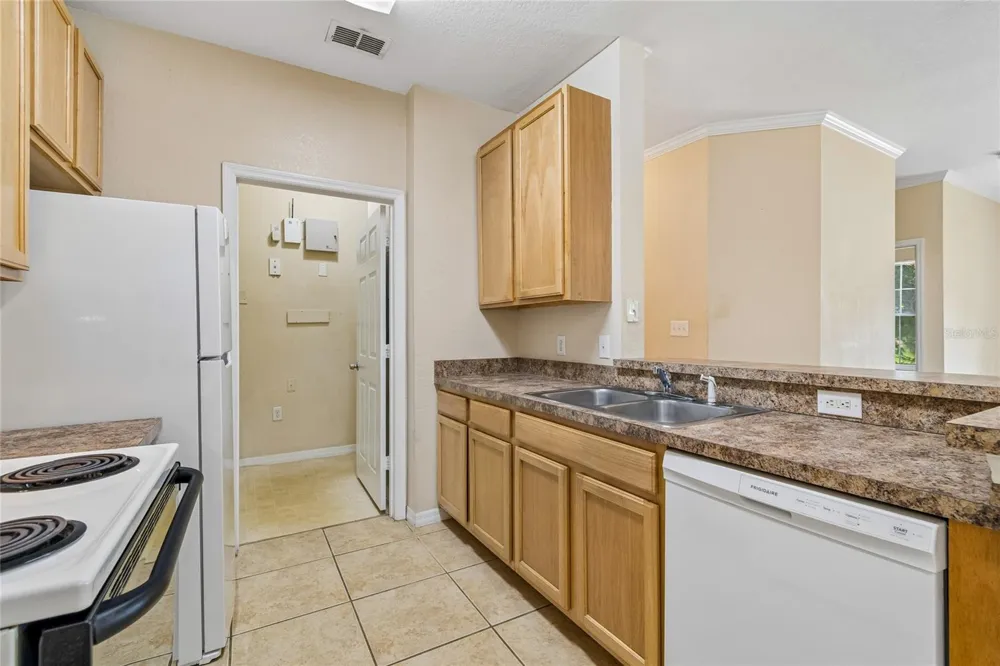 10203 COURTNEY PALMS BOULEVARD #103 Tampa, FL 33619