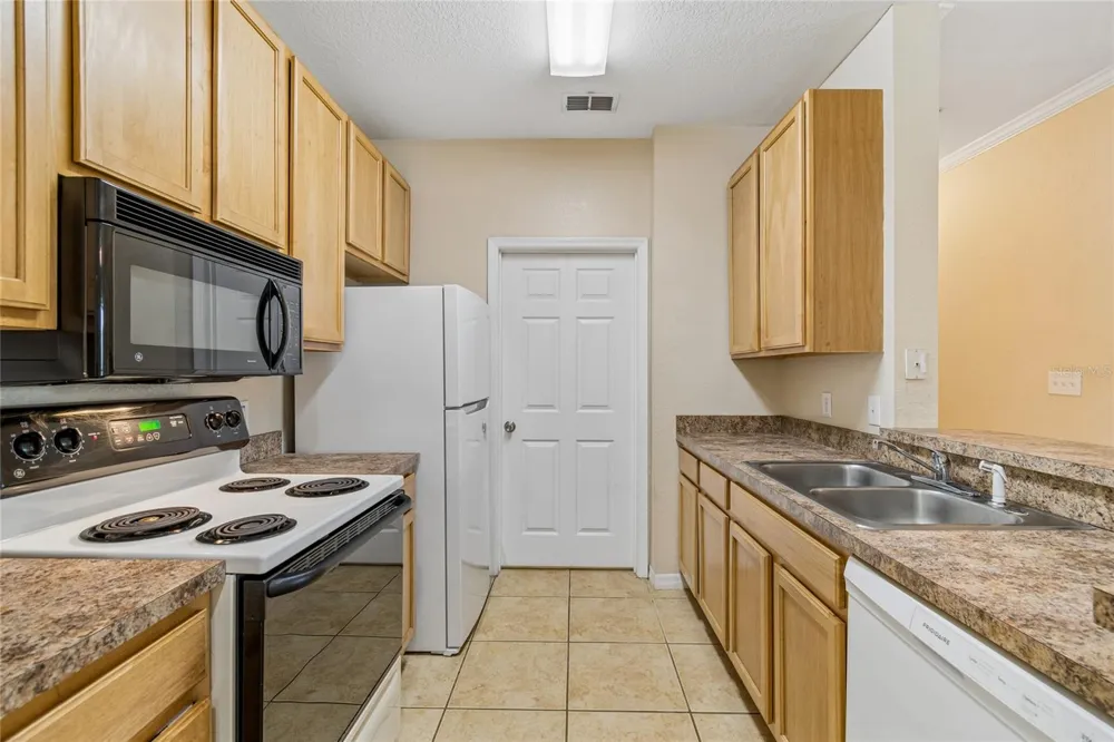 10203 COURTNEY PALMS BOULEVARD #103 Tampa, FL 33619